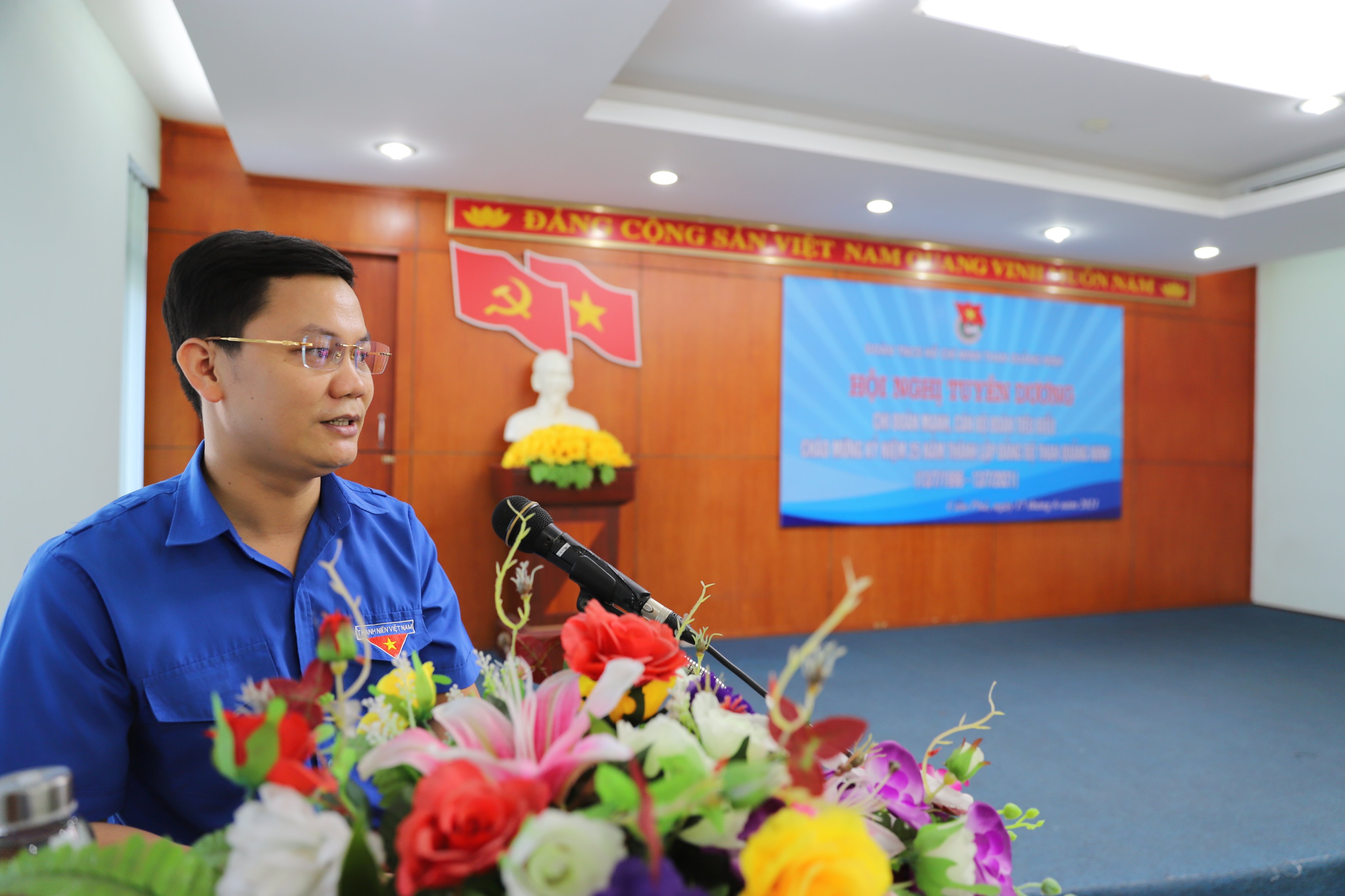 ĐOÀN TN CÔNG TY MÔI TRƯỜNG: HỘI NGHỊ TUYÊN DƯƠNG CHI ĐOÀN MẠNH VÀ CÁN BỘ ĐOÀN TIÊU BIỂU.