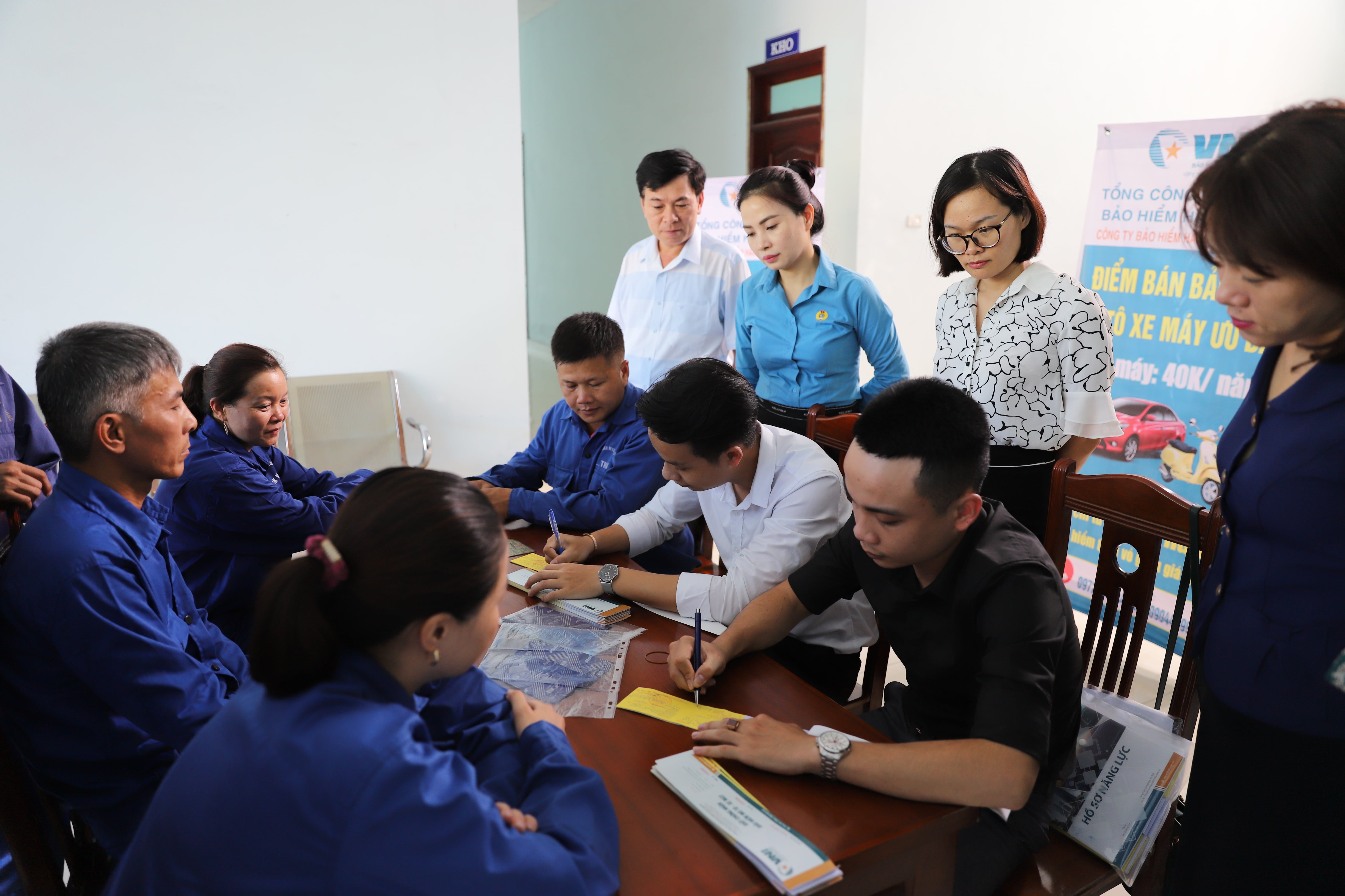 CÔNG ĐOÀN CÔNG TY MÔI TRƯỜNG MUA BẢO HIỂM XE MÁY CẤP CHO CNVCLĐ