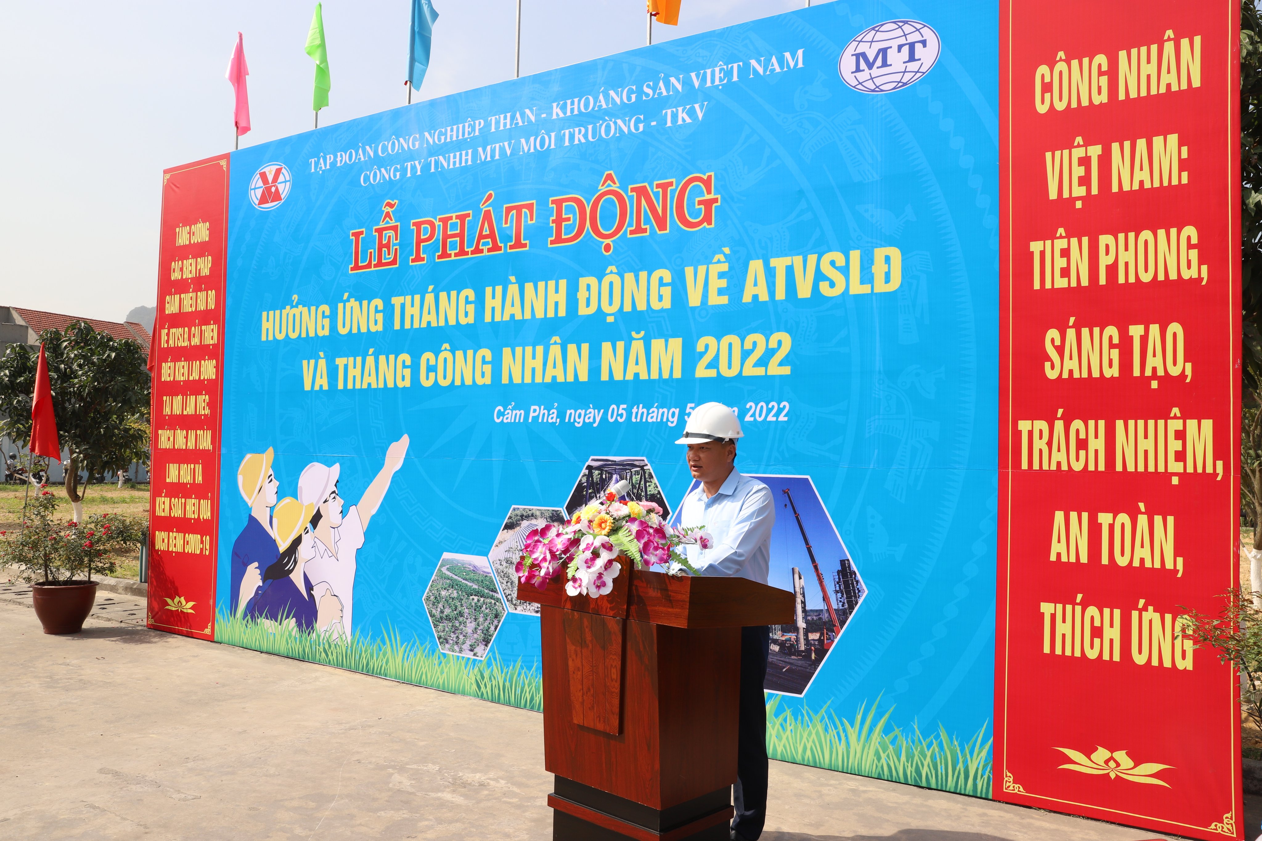 CÔNG TY MÔI TRƯỜNG - TKV TỔ CHỨC PHÁT ĐỘNG THÁNG HÀNH ĐỘNG VỀ ATVSLĐ VÀ THÁNG CÔNG NHÂN NĂM 2022