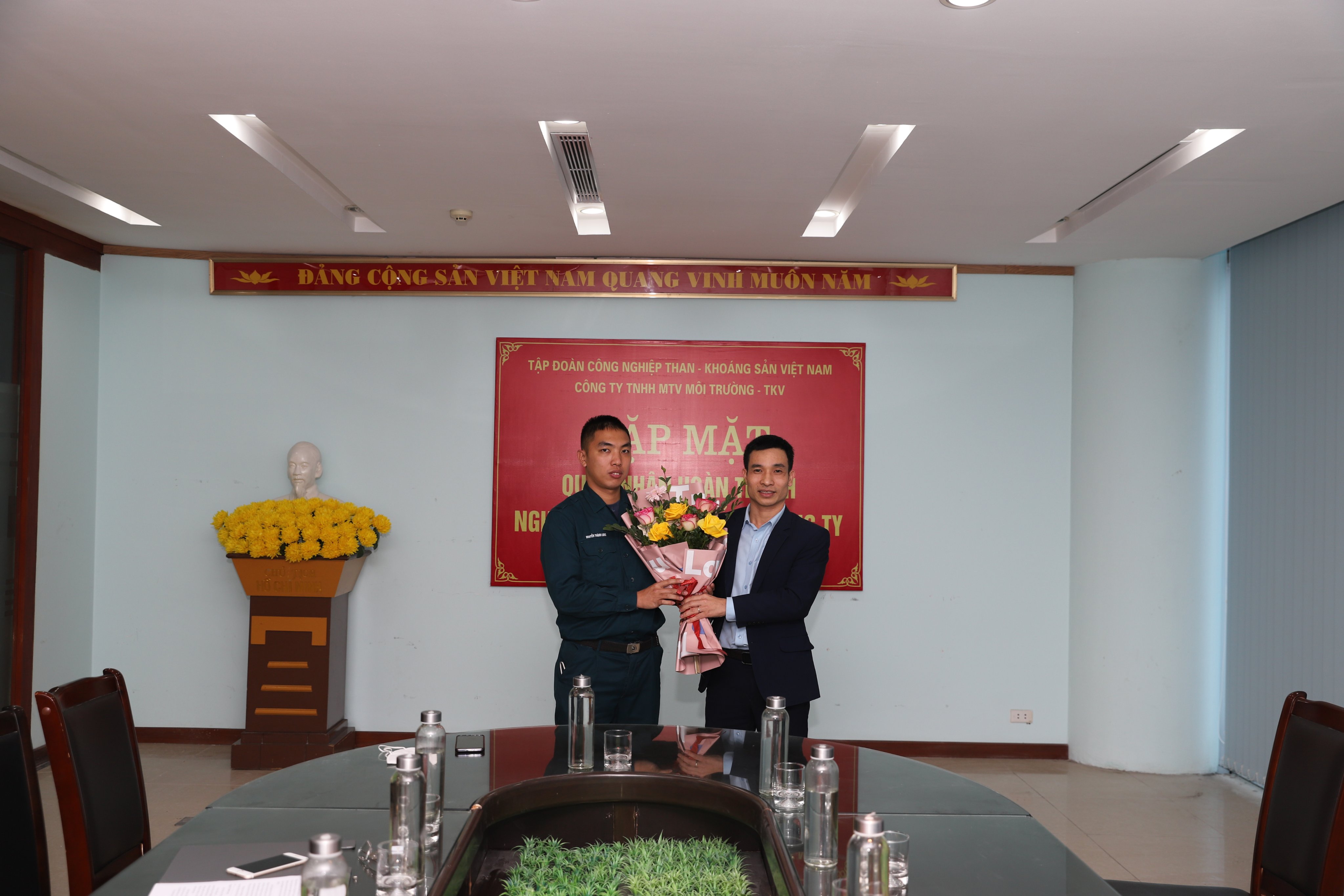 CÔNG TY MÔI TRƯỜNG - TKV ĐÓN QUÂN NHÂN XUẤT NGŨ TRỞ VỀ