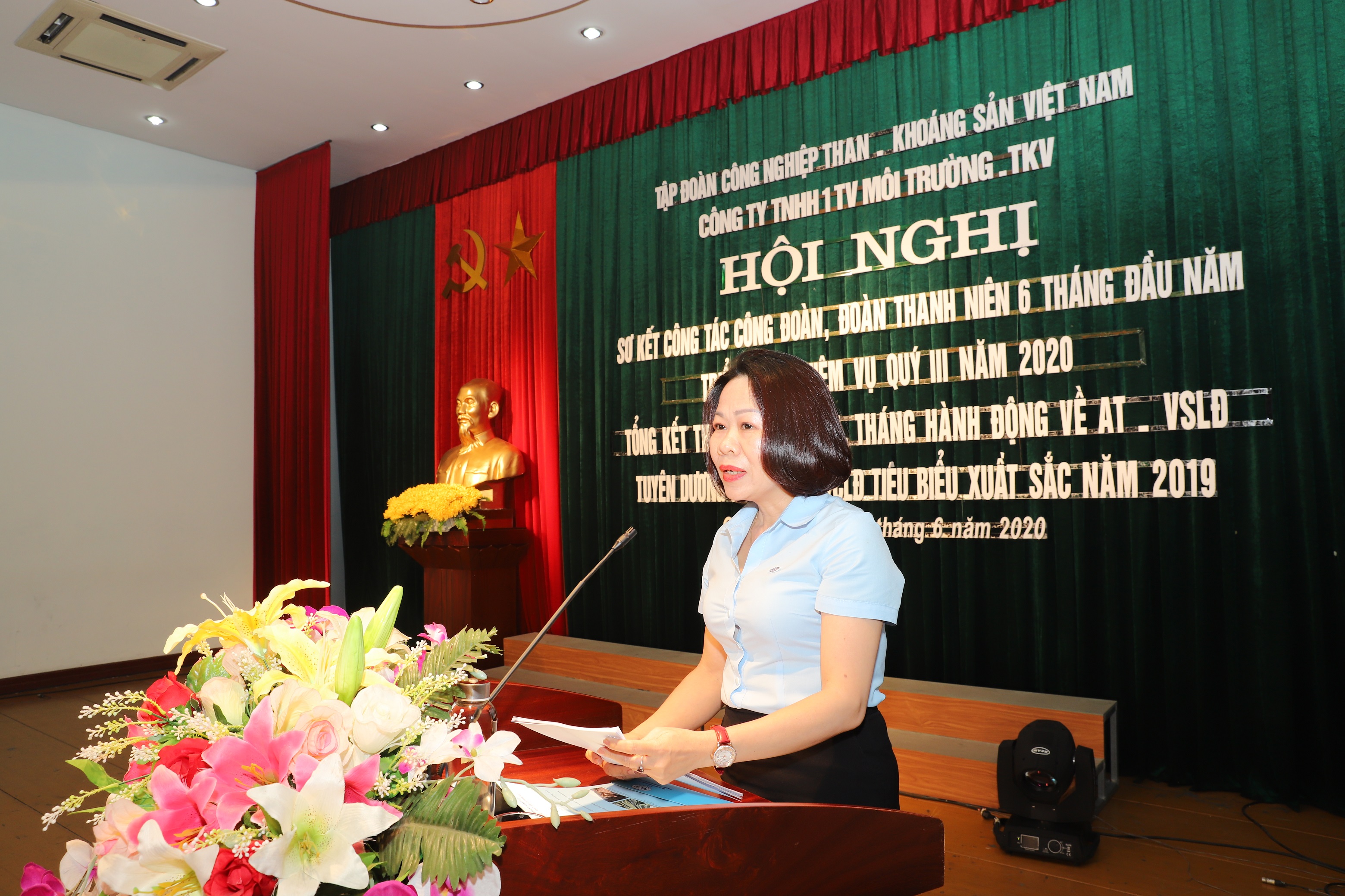 CÔNG TY MÔI TRƯỜNG - TKV: SƠ KẾT CÔNG TÁC ĐOÀN THỂ 6 THÁNG ĐẦU NĂM. TỔNG KẾT THÁNG CÔNG NHÂN, THÁNG HÀNH ĐỘNG VỀ AT-VSLĐ. TUYÊN DƯƠNG GIA ĐÌNH CNVCLĐ TIÊU BIỂU XUẤT SẮC