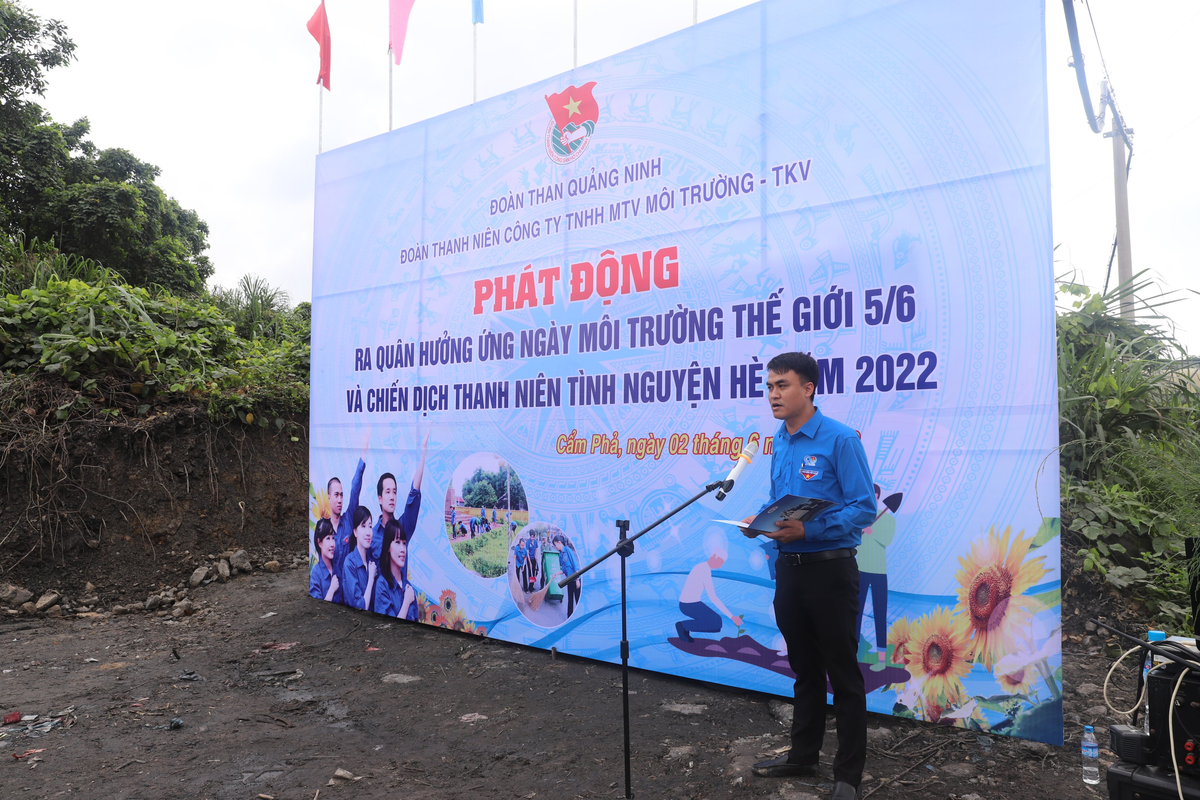 Tuổi trẻ Công ty Môi trường - TKV ra quân hưởng ứng ngày Môi trường thế giới 5/6 và chiến dịch Thanh niên tình nguyện hè năm 2022