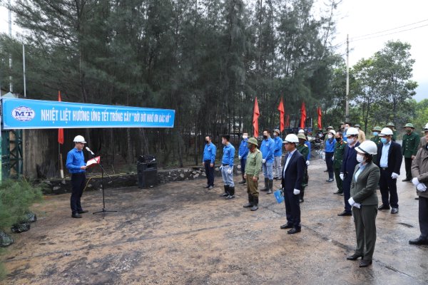 CÔNG TY MÔI TRƯỜNG - TKV TỔ CHỨC PHÁT ĐỘNG “TẾT TRỒNG CÂY ĐỜI ĐỜI NHỚ ƠN BÁC HỒ” - XUÂN NHÂM DẦN 2022