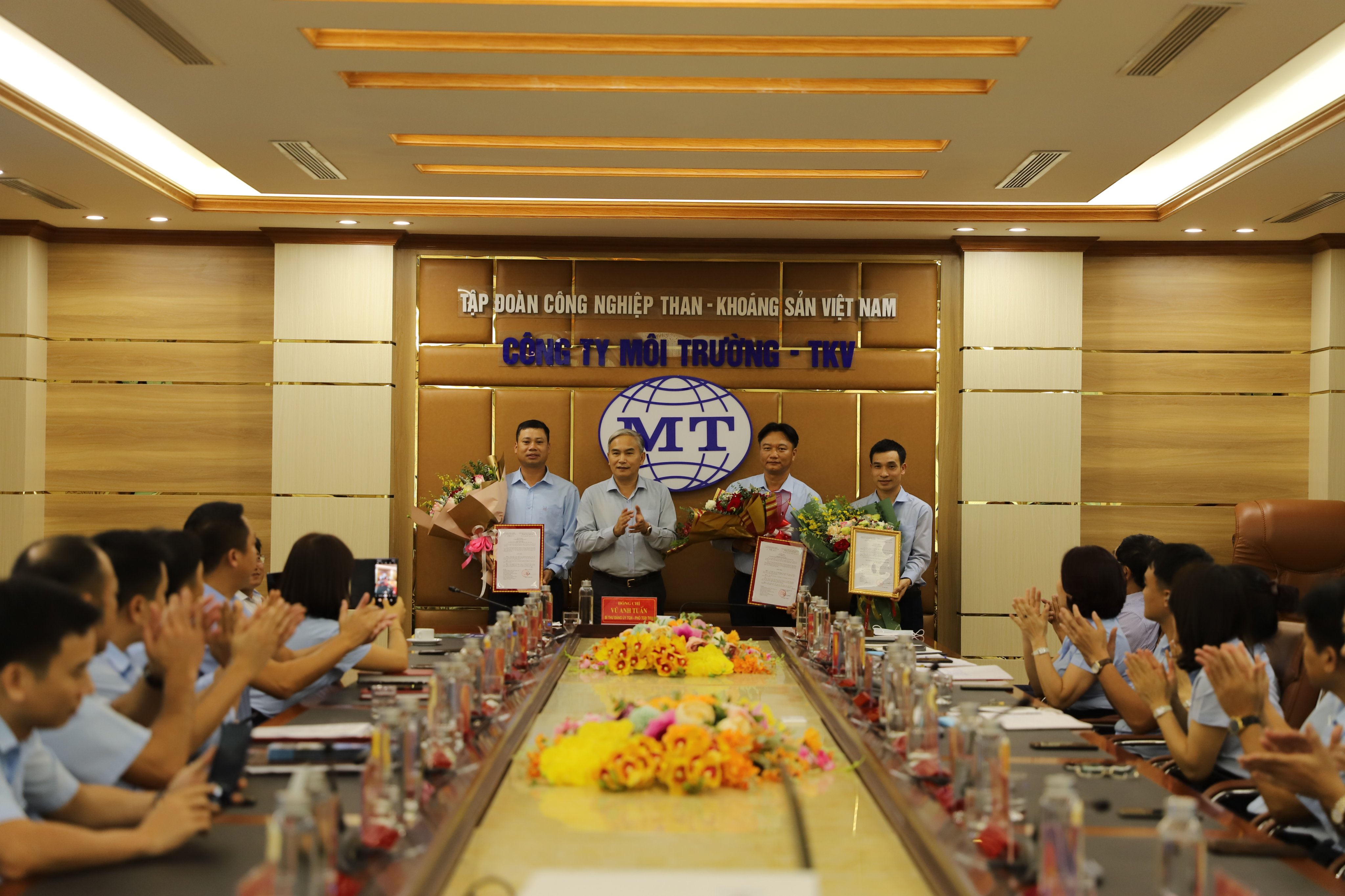 LỄ CÔNG BỐ QUYẾT ĐỊNH BỔ NHIỆM GIÁM ĐỐC CÔNG TY MÔI TRƯỜNG - TKV