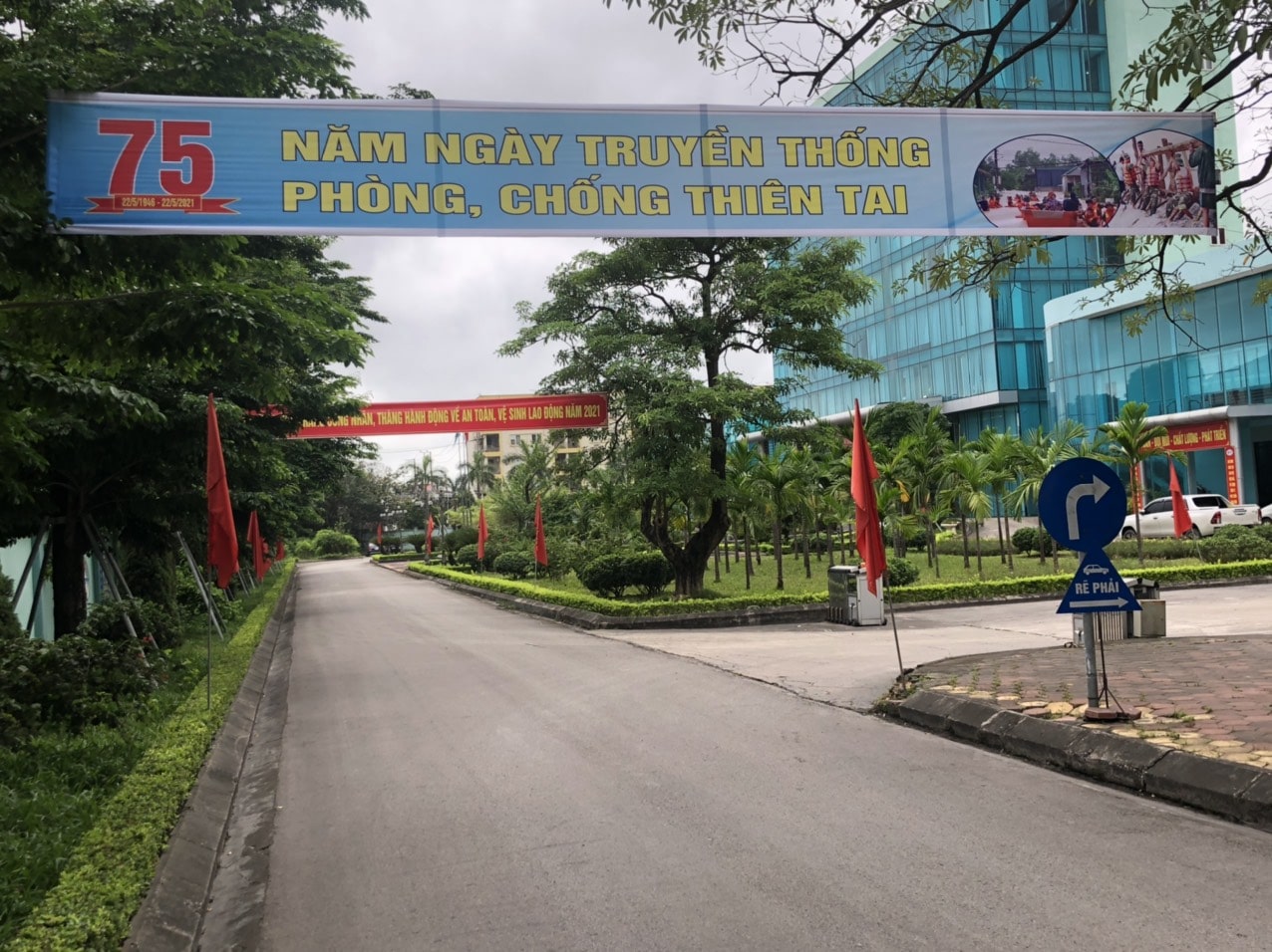 CÔNG TY MÔI TRƯỜNG HƯỞNG ỨNG TUẦN LỄ QUỐC GIA PHÒNG, CHỐNG THIÊN TAI.
