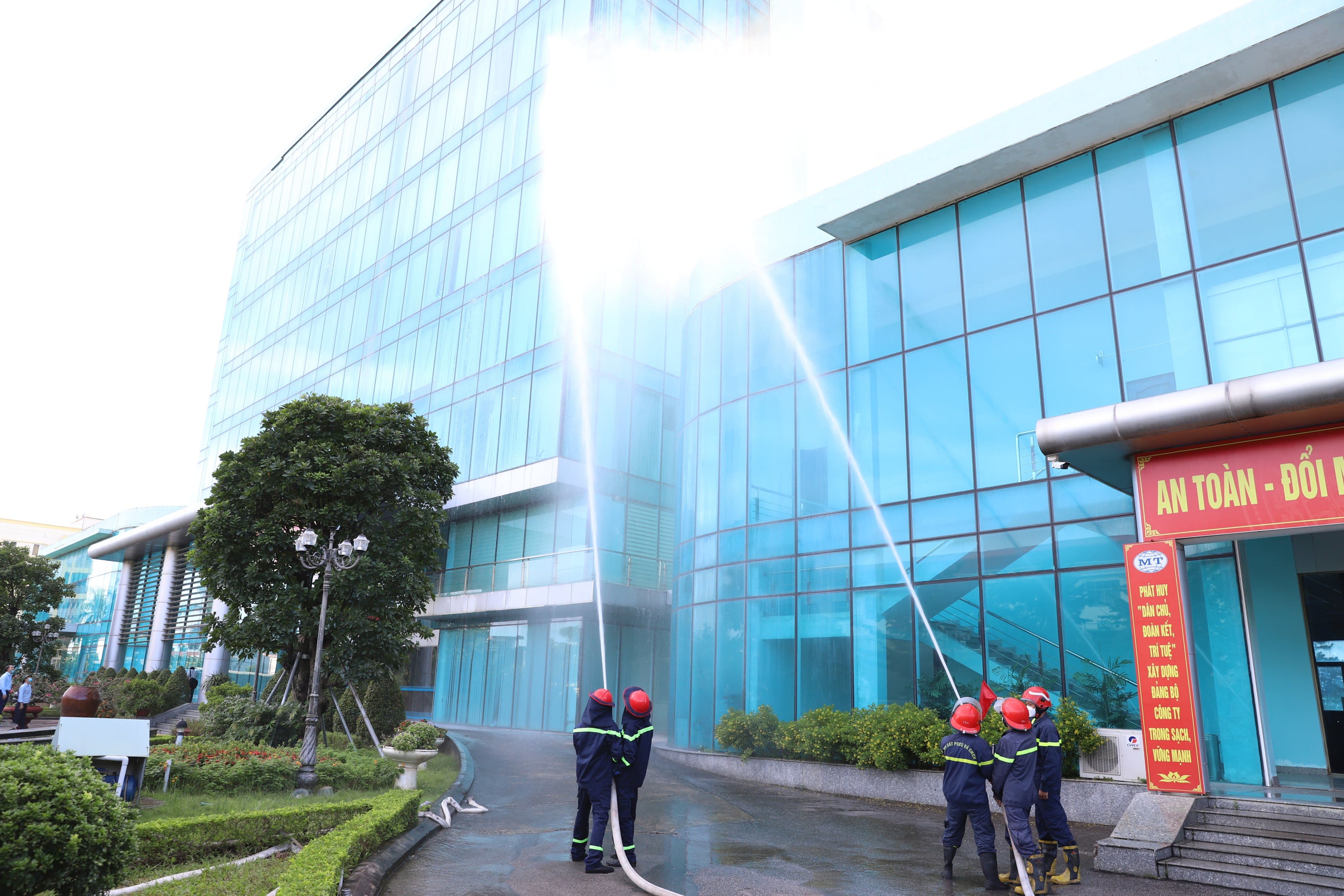 CÔNG TY MÔI TRƯỜNG - TKV TỔ CHỨC DIỄN TẬP PHÒNG CHÁY, CHỮA CHÁY VÀ CỨU HỘ CỨU NẠN