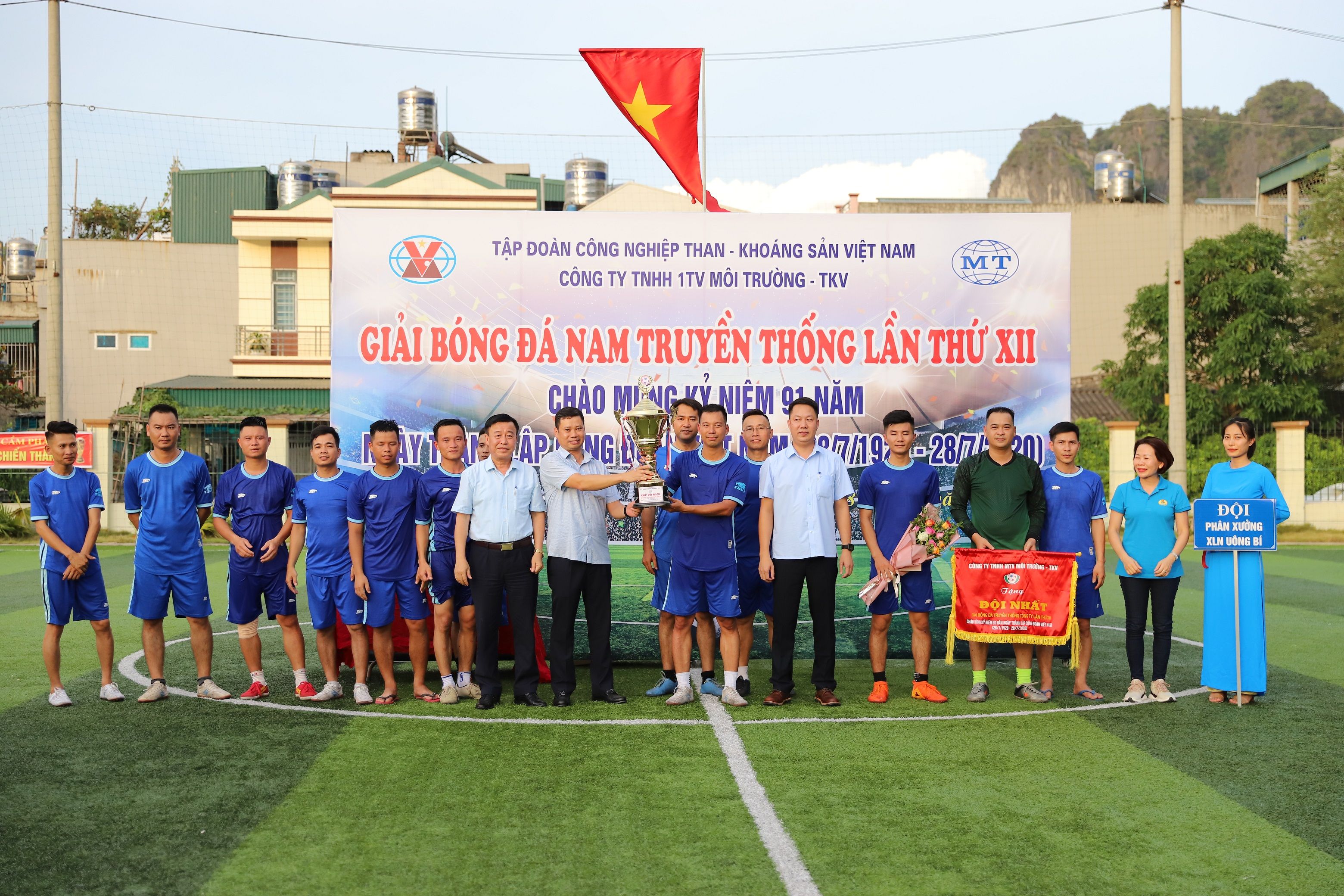 BẾ MẠC GIẢI BÓNG ĐÁ TRUYỀN THỐNG LẦN THỨ XII - CÔNG TY MÔI TRƯỜNG - TKV